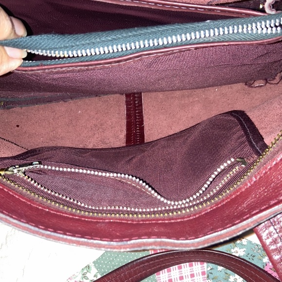 Leather purse appx. 12 x 9 x 4”, 1st pics outside light, unsewn zipper $19 - Picture 4 of 11